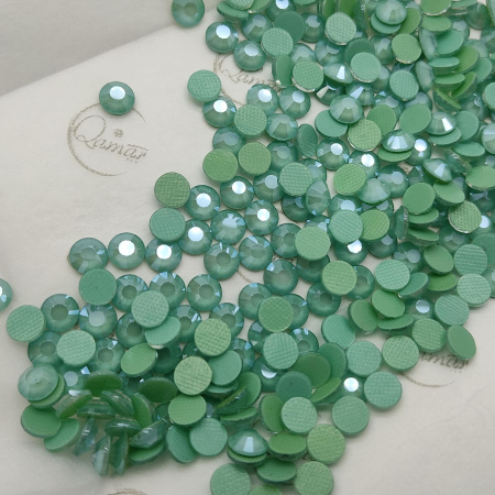 Стразы Qamar термо клеевые Glaze Chrysolite 20115 hot-fix