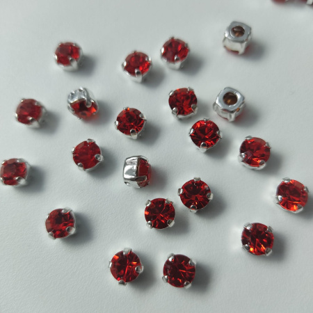 Шатоны Light Siam(Лайт Сиам) SS28/d=6mm (круглые в металлической оправе)