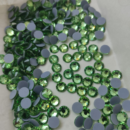Стразы Qamar термо клеевые Peridot 006 hot-fix
