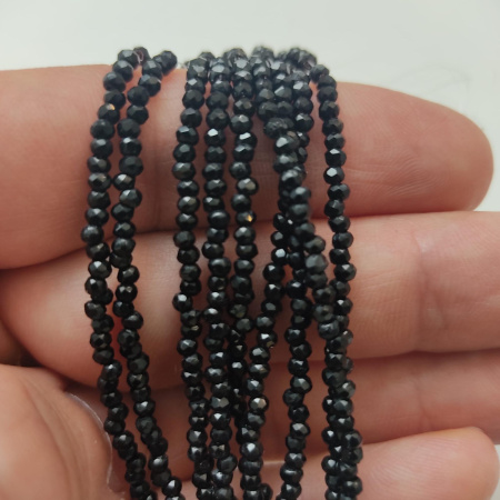 Шпинель Black 2мм (на нити 155шт)