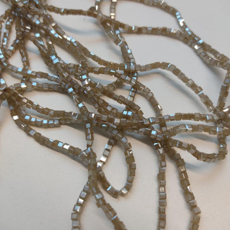 Бусины Квадраты 2mm Coffee AB (длина нити 45см/185шт) Бусины Квадраты 2mm Coffee AB (длина нити 45см/185шт)