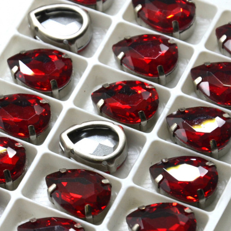 Siam Ruby Капли в металлической оправе 