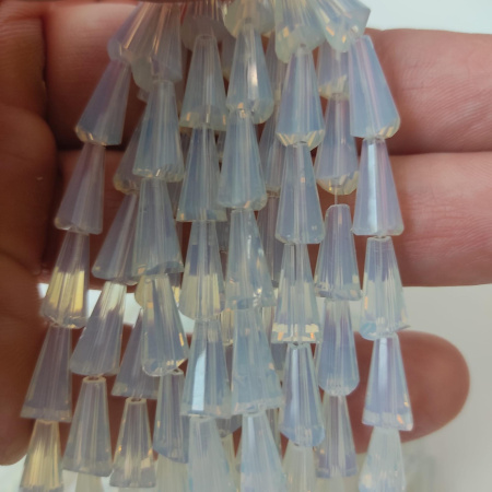 Бусины Конусы White Opal(Белый опал)  12x6мм стекло