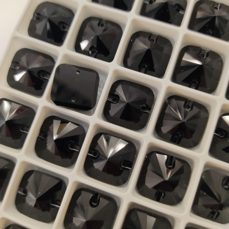 Rivoli square(Риволи квадраты) Jet Black 12mm нашивные sew-on