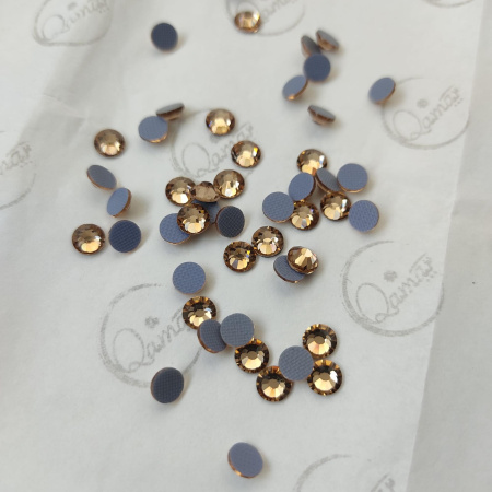 Стразы Qamar термо клеевые Light Colorado Topaz 008 hot-fix