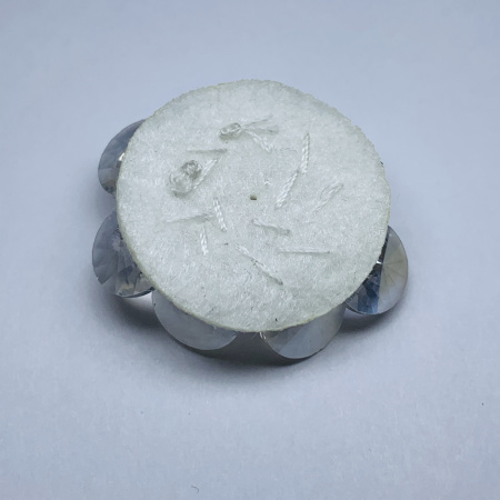 Пришивной элемент на войлоке со стразами Цветок(белый)